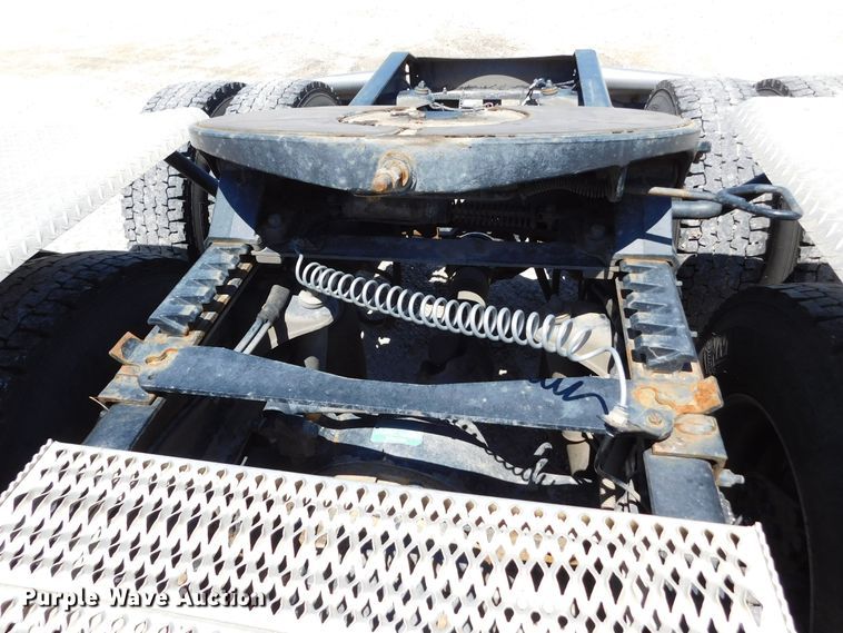 image for item DM2566 2020 Peterbilt 389  semi truck