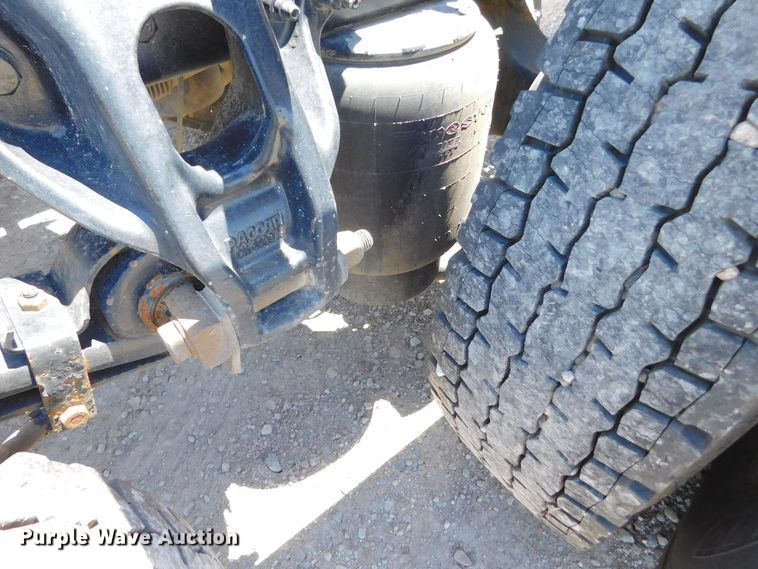 image for item DM2566 2020 Peterbilt 389  semi truck