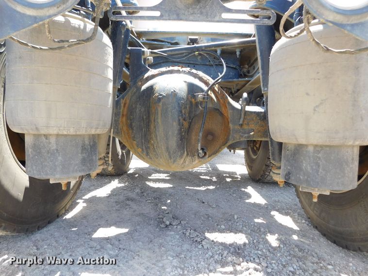 image for item DM2566 2020 Peterbilt 389  semi truck