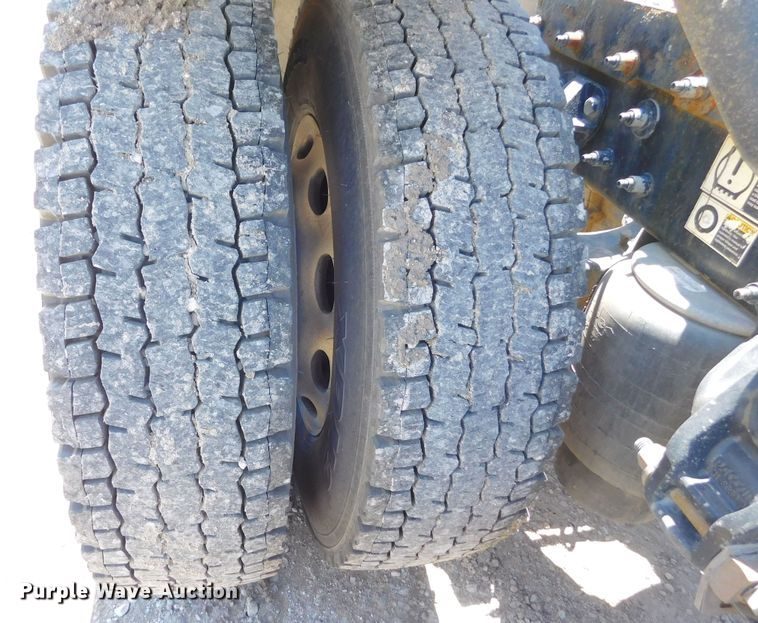 image for item DM2566 2020 Peterbilt 389  semi truck