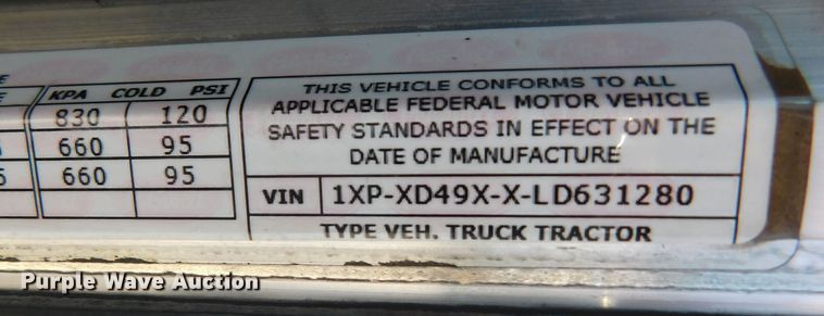 image for item DM2566 2020 Peterbilt 389  semi truck
