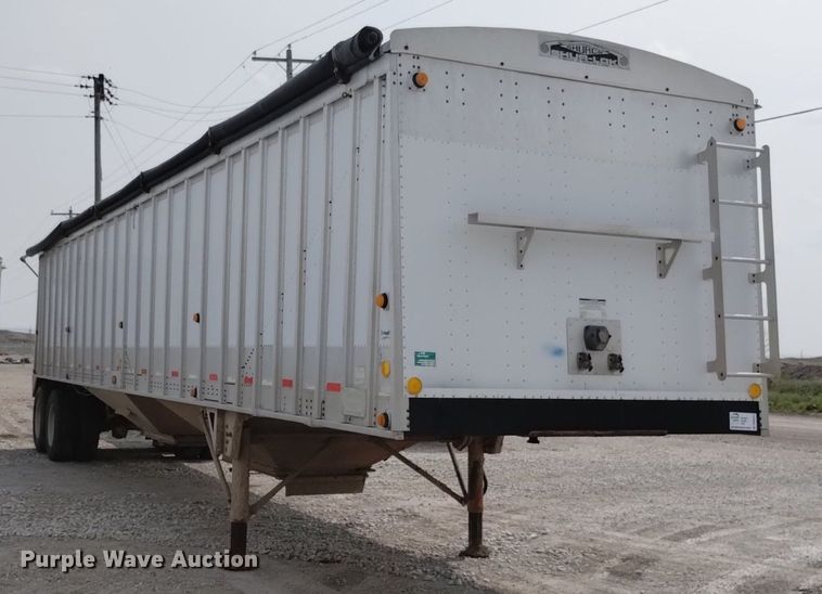 image for item DN6421 1999 Cornhusker 800ASSR91498-4200  grain trailer