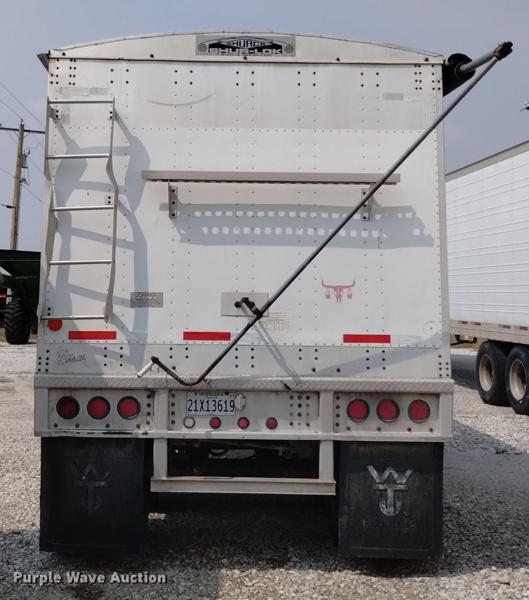 image for item DN6421 1999 Cornhusker 800ASSR91498-4200  grain trailer
