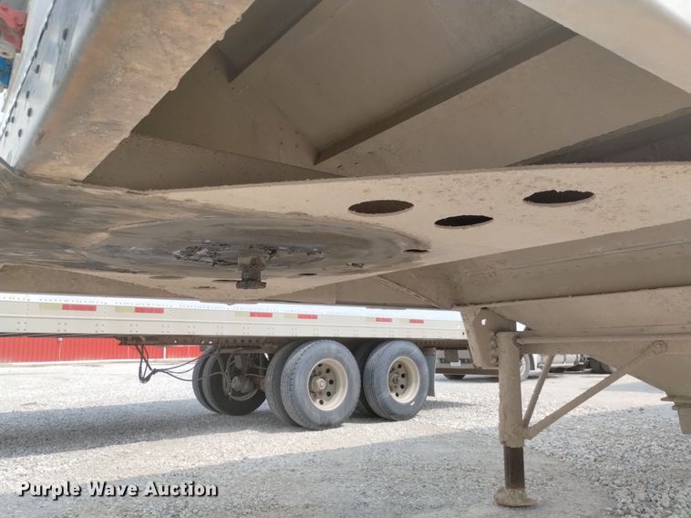 image for item DN6421 1999 Cornhusker 800ASSR91498-4200  grain trailer