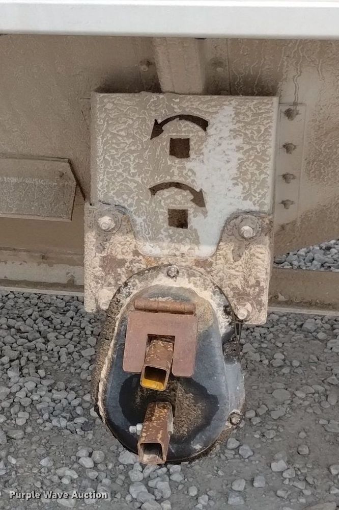 image for item DN6421 1999 Cornhusker 800ASSR91498-4200  grain trailer