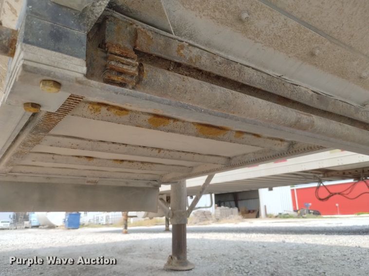 image for item DN6421 1999 Cornhusker 800ASSR91498-4200  grain trailer