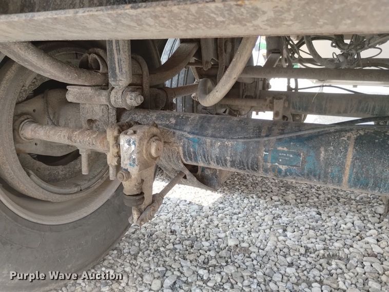 image for item DN6421 1999 Cornhusker 800ASSR91498-4200  grain trailer