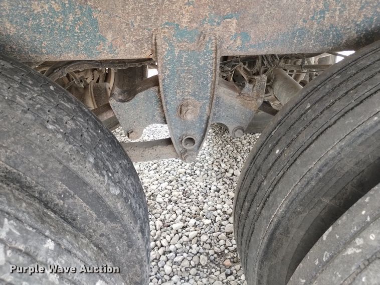 image for item DN6421 1999 Cornhusker 800ASSR91498-4200  grain trailer