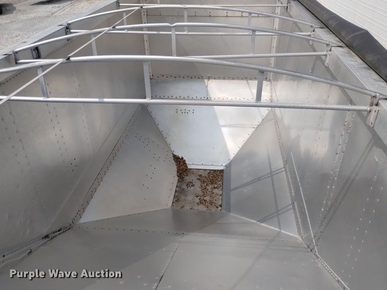 image for item DN6421 1999 Cornhusker 800ASSR91498-4200  grain trailer