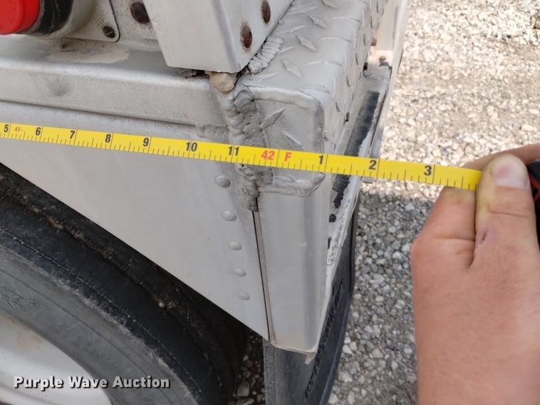 image for item DN6421 1999 Cornhusker 800ASSR91498-4200  grain trailer