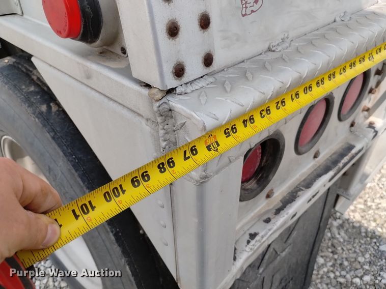 image for item DN6421 1999 Cornhusker 800ASSR91498-4200  grain trailer