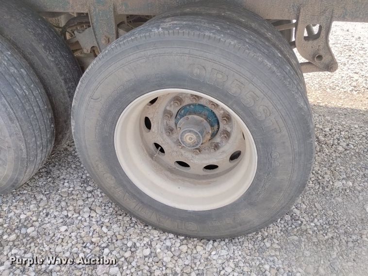 image for item DN6421 1999 Cornhusker 800ASSR91498-4200  grain trailer