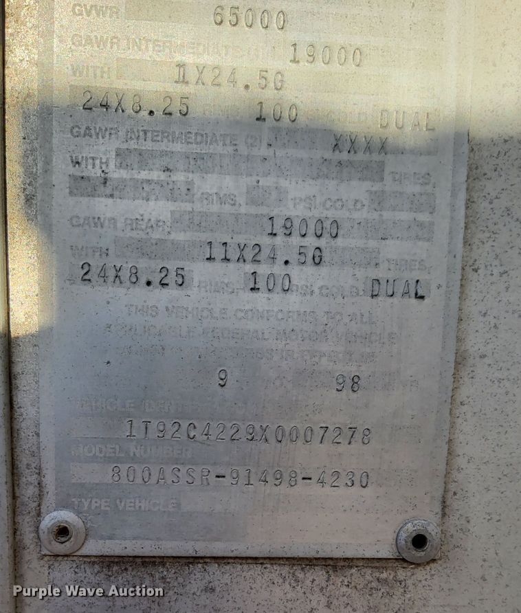 image for item DN6421 1999 Cornhusker 800ASSR91498-4200  grain trailer