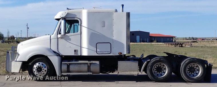 image for item DN6422 2007 Freightliner Columbia 120  semi truck