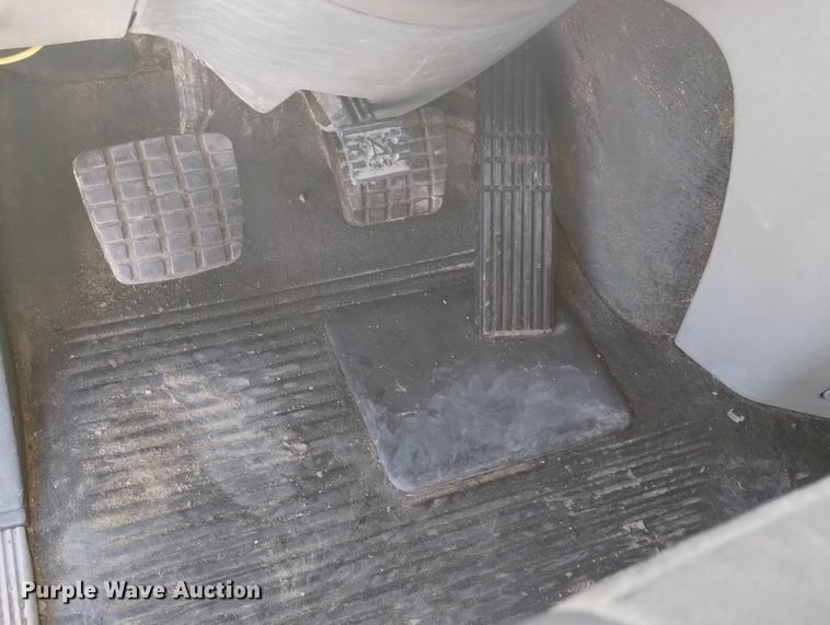 image for item DN6422 2007 Freightliner Columbia 120  semi truck