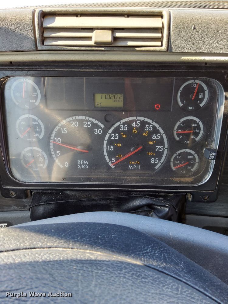 image for item DN6422 2007 Freightliner Columbia 120  semi truck