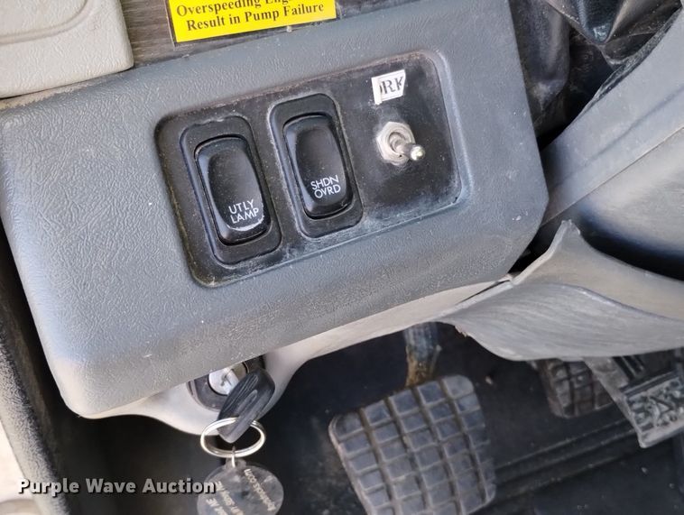 image for item DN6422 2007 Freightliner Columbia 120  semi truck