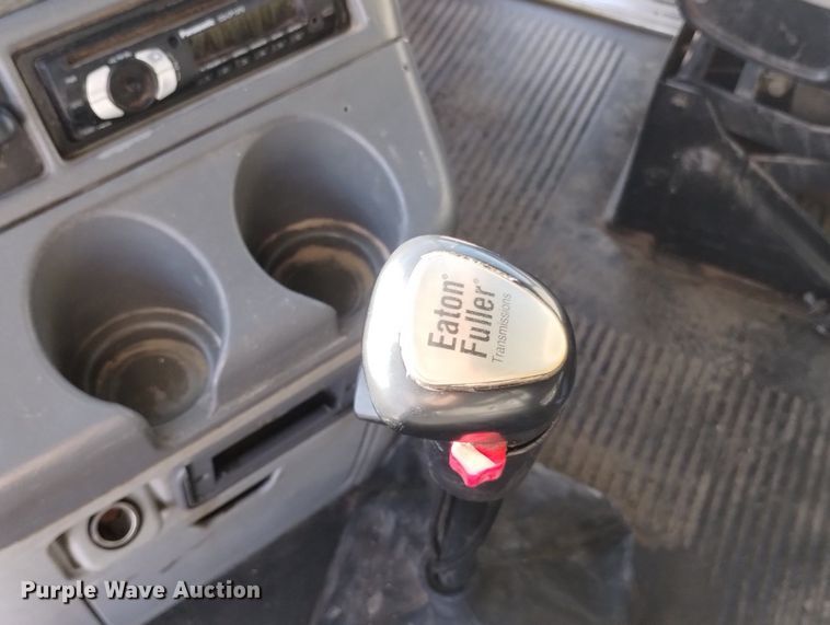 image for item DN6422 2007 Freightliner Columbia 120  semi truck