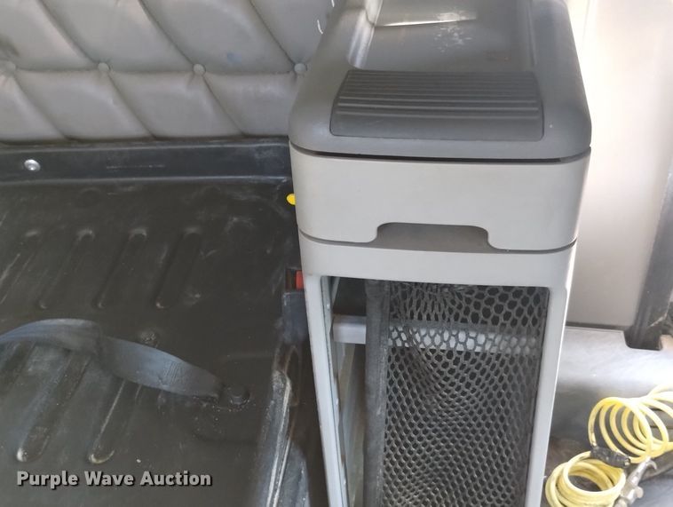 image for item DN6422 2007 Freightliner Columbia 120  semi truck