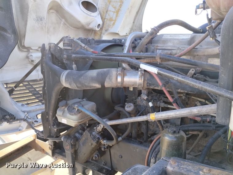 image for item DN6422 2007 Freightliner Columbia 120  semi truck