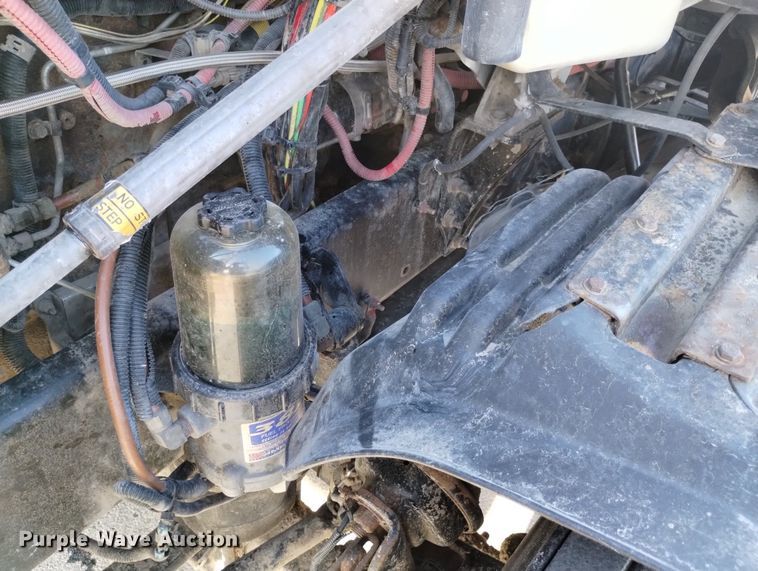 image for item DN6422 2007 Freightliner Columbia 120  semi truck