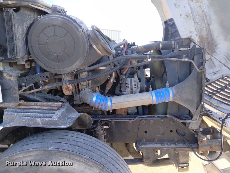 image for item DN6422 2007 Freightliner Columbia 120  semi truck