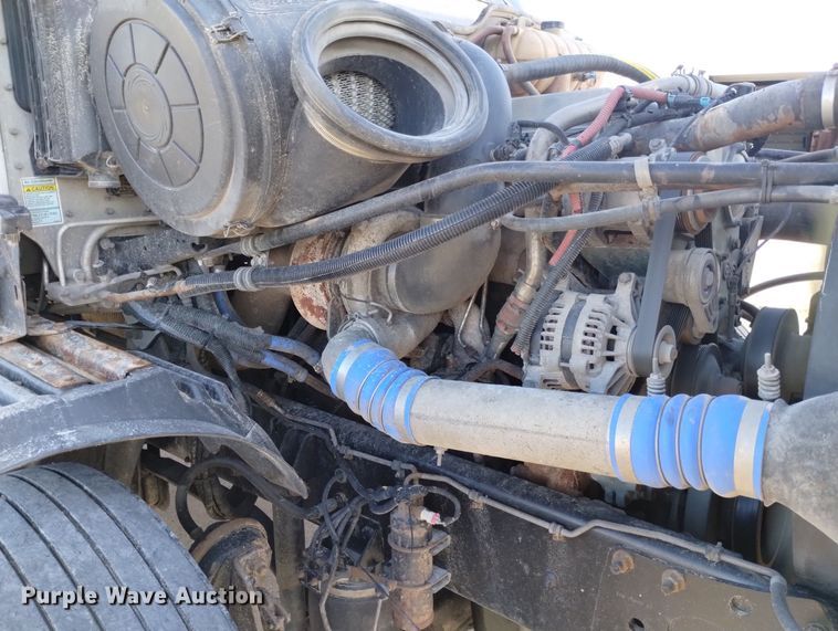 image for item DN6422 2007 Freightliner Columbia 120  semi truck