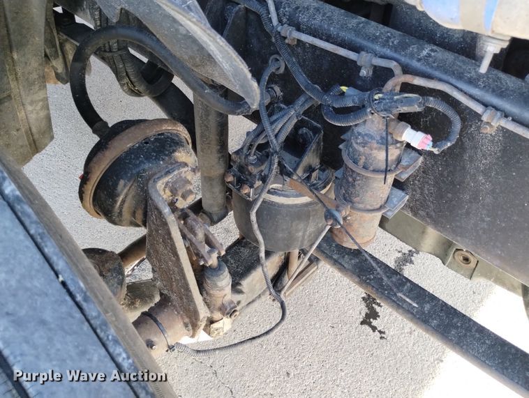 image for item DN6422 2007 Freightliner Columbia 120  semi truck