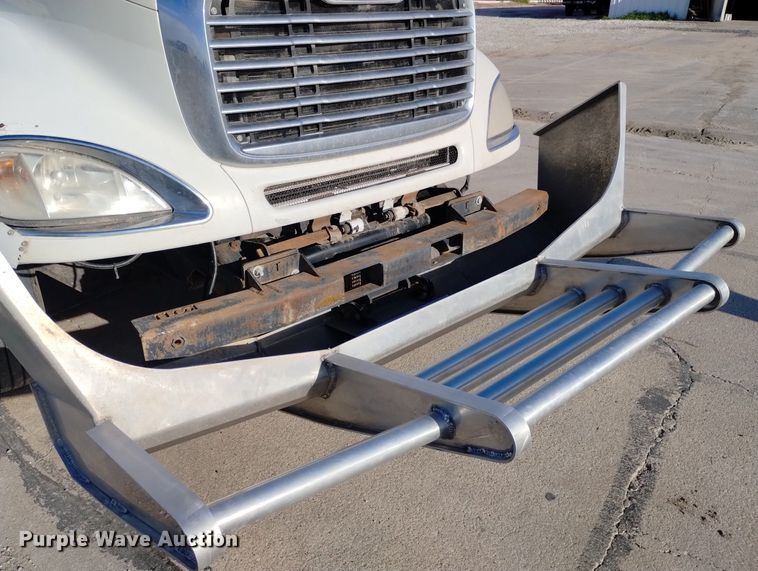 image for item DN6422 2007 Freightliner Columbia 120  semi truck