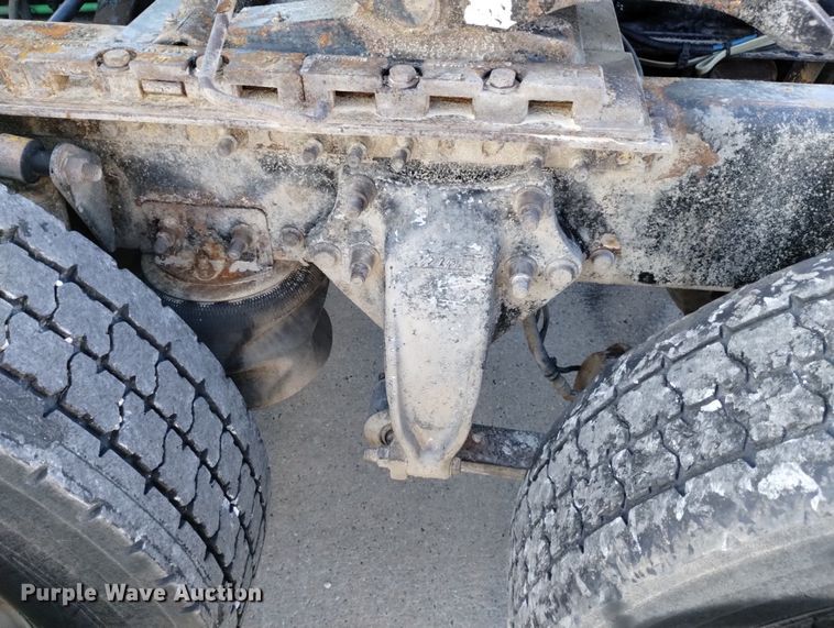 image for item DN6422 2007 Freightliner Columbia 120  semi truck