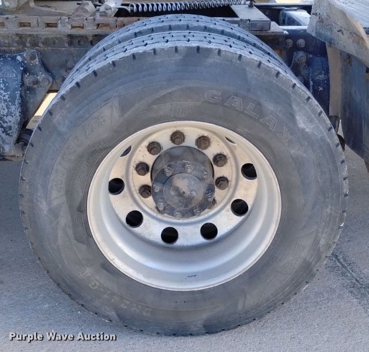 image for item DN6422 2007 Freightliner Columbia 120  semi truck