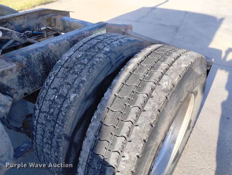 image for item DN6422 2007 Freightliner Columbia 120  semi truck