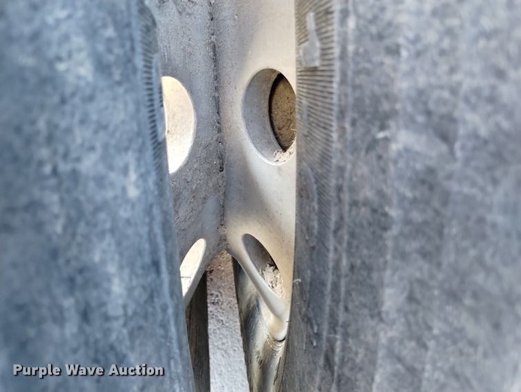 image for item DN6422 2007 Freightliner Columbia 120  semi truck