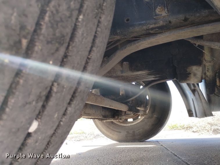 image for item DN6422 2007 Freightliner Columbia 120  semi truck