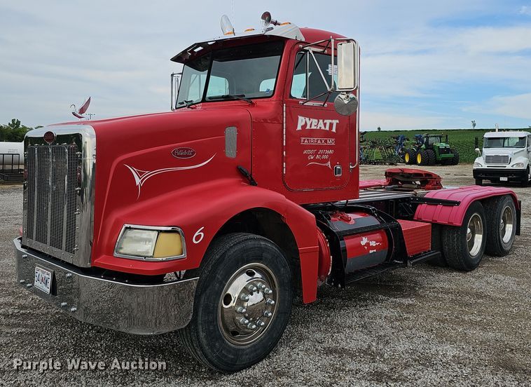 image for item DO2725 1998 Peterbilt 385  semi truck
