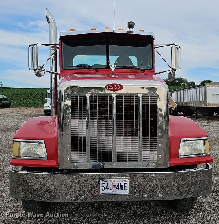 image for item DO2725 1998 Peterbilt 385  semi truck