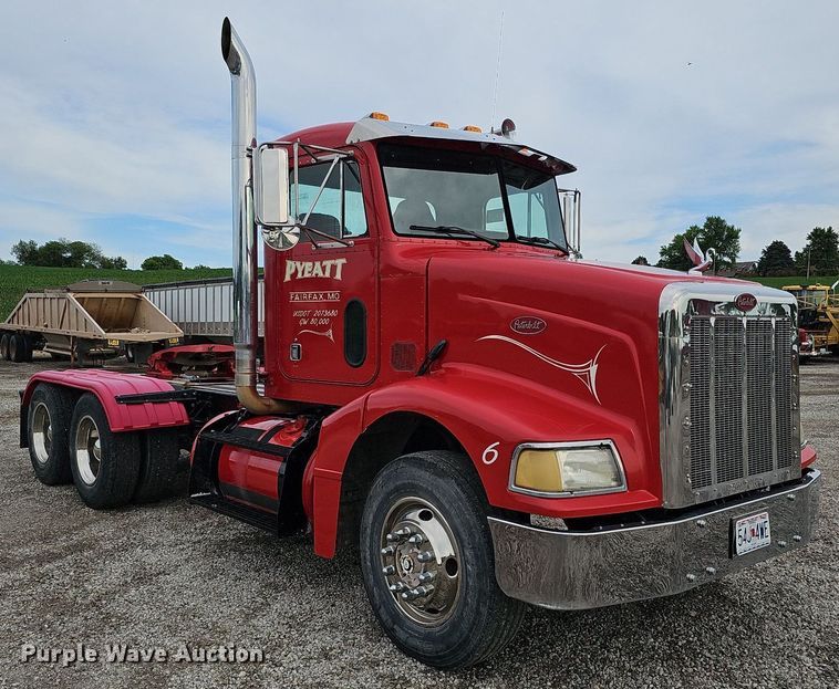 image for item DO2725 1998 Peterbilt 385  semi truck