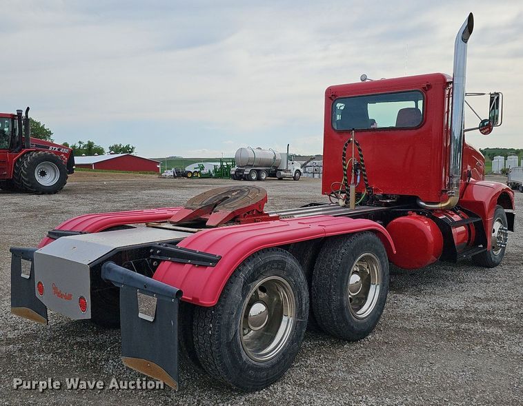 image for item DO2725 1998 Peterbilt 385  semi truck