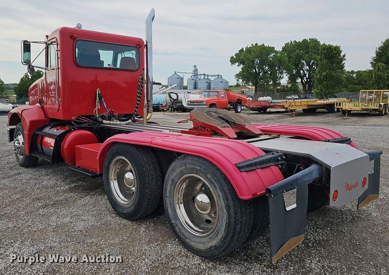 image for item DO2725 1998 Peterbilt 385  semi truck