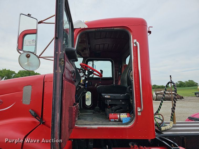 image for item DO2725 1998 Peterbilt 385  semi truck