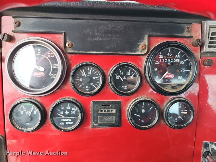 image for item DO2725 1998 Peterbilt 385  semi truck