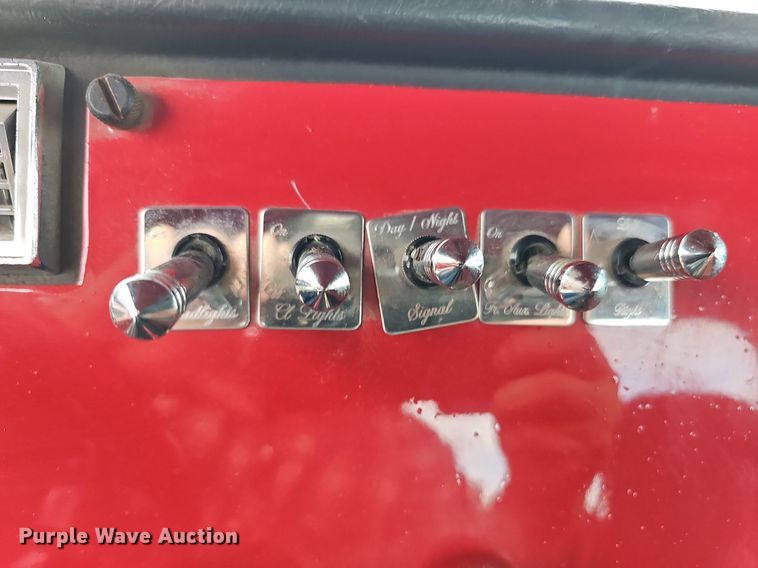 image for item DO2725 1998 Peterbilt 385  semi truck