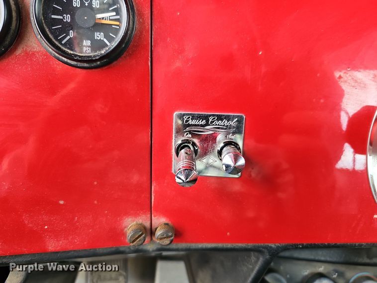 image for item DO2725 1998 Peterbilt 385  semi truck