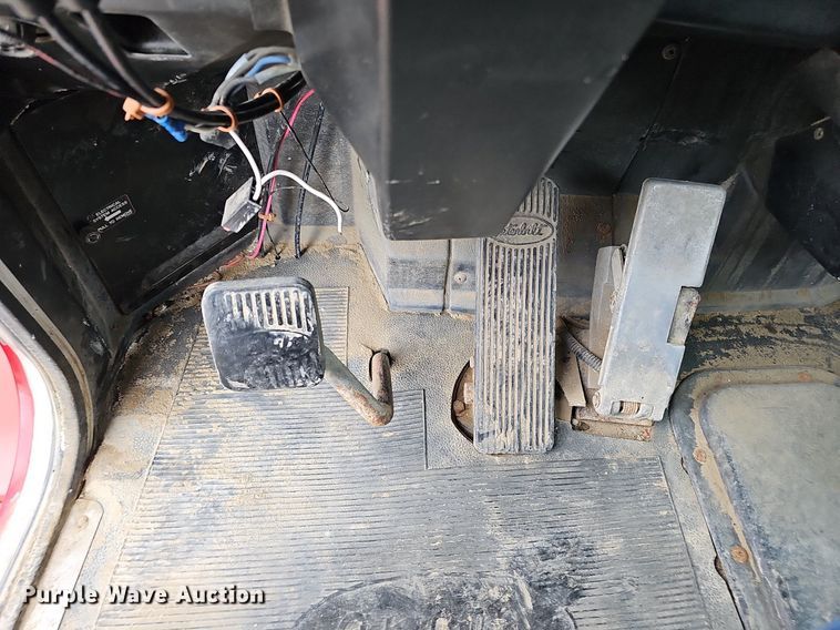 image for item DO2725 1998 Peterbilt 385  semi truck