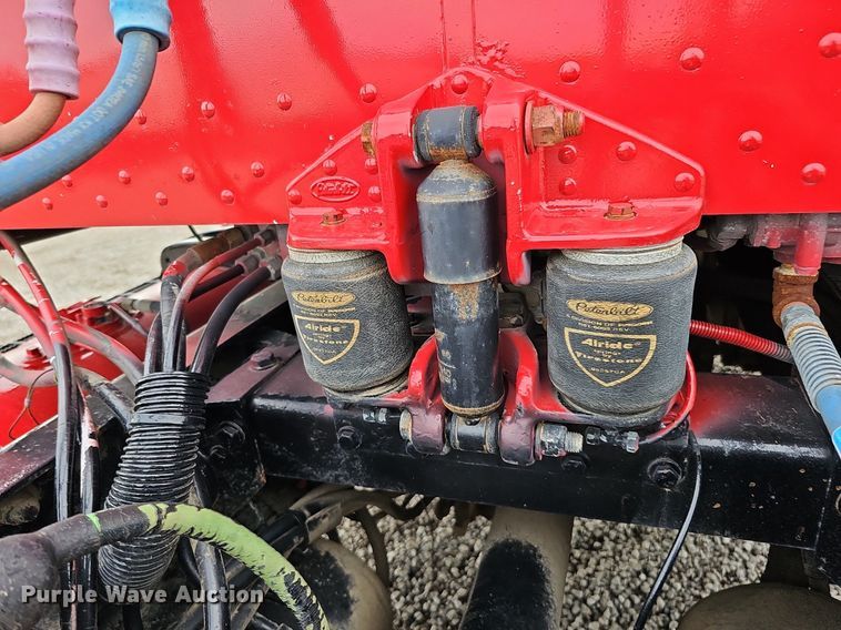 image for item DO2725 1998 Peterbilt 385  semi truck