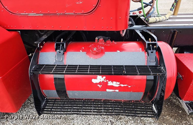 image for item DO2725 1998 Peterbilt 385  semi truck