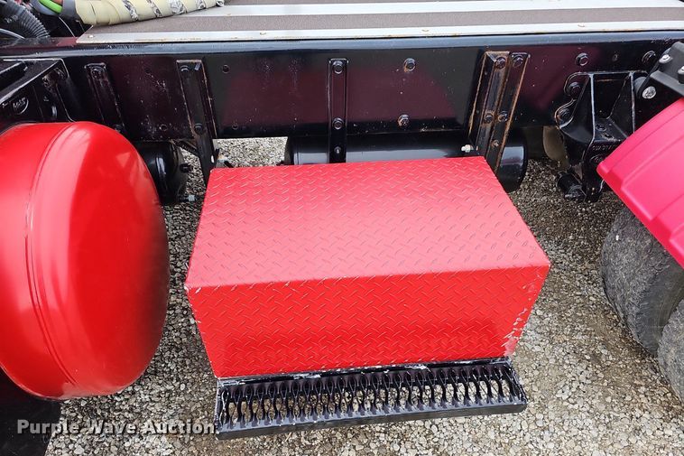 image for item DO2725 1998 Peterbilt 385  semi truck