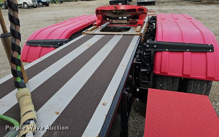 image for item DO2725 1998 Peterbilt 385  semi truck