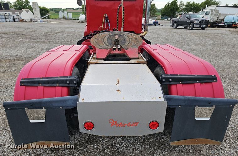 image for item DO2725 1998 Peterbilt 385  semi truck