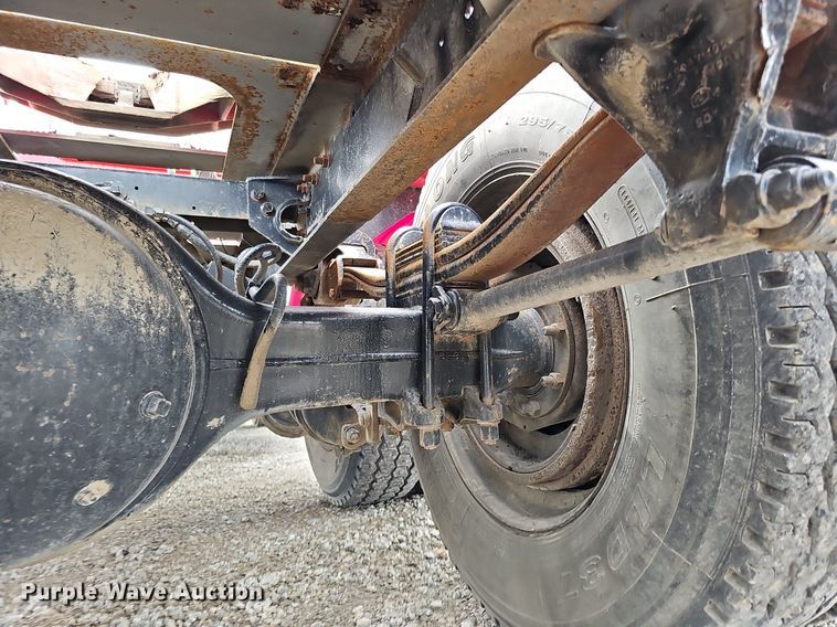 image for item DO2725 1998 Peterbilt 385  semi truck